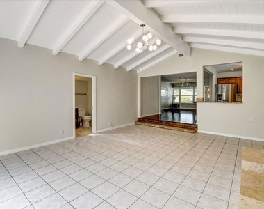 6200 Jamieson Avenue - Photo Thumbnail 16