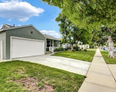 6200 Jamieson Avenue - Photo Thumbnail 2