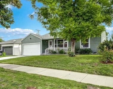 6200 Jamieson Avenue - Photo Thumbnail 1