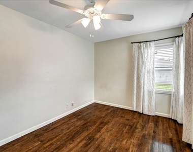 6200 Jamieson Avenue - Photo Thumbnail 23