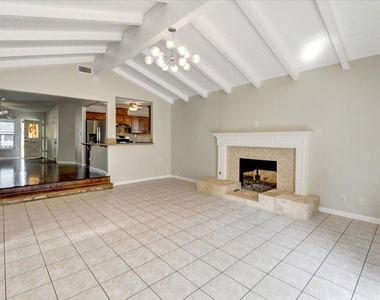 6200 Jamieson Avenue - Photo Thumbnail 14