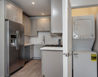 1541 Rockwood Street - Photo Thumbnail 3
