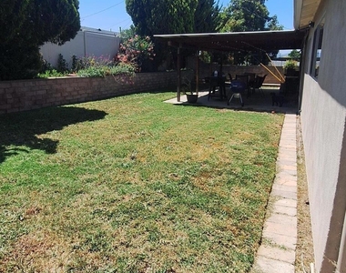 2318 Medina Avenue - Photo Thumbnail 6
