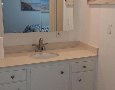 2318 Medina Avenue - Photo Thumbnail 3