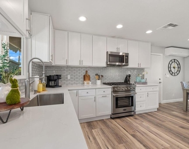73758 De Anza Way - Photo Thumbnail 3