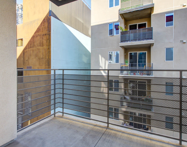 680 S Berendo St - Photo Thumbnail 32