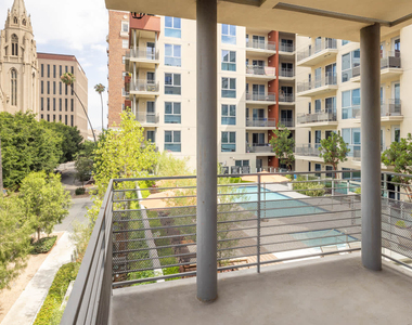 680 S Berendo St - Photo Thumbnail 12