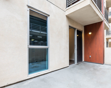 680 S Berendo St - Photo Thumbnail 13