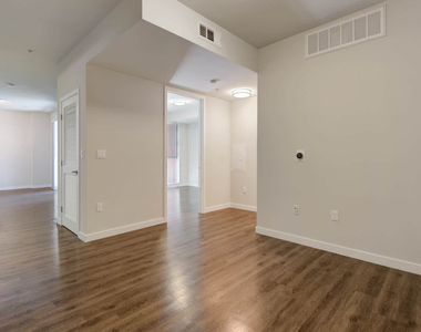 680 S Berendo St - Photo Thumbnail 9
