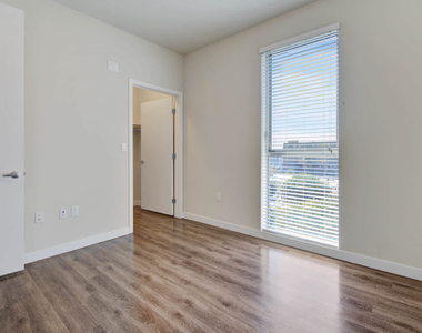 680 S Berendo St - Photo Thumbnail 35
