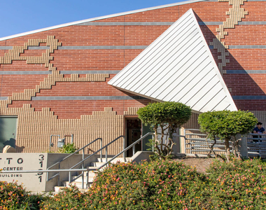 680 S Berendo St - Photo Thumbnail 29