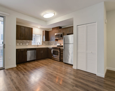 680 S Berendo St - Photo Thumbnail 2