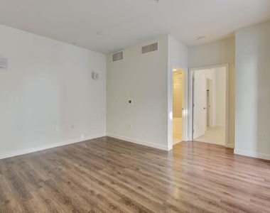 680 S Berendo St - Photo Thumbnail 10