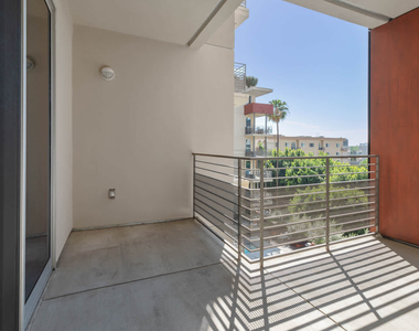 680 S Berendo St - Photo Thumbnail 39