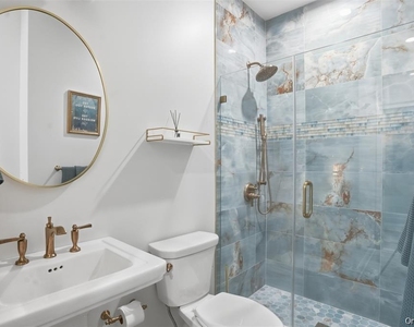 33 Howland Avenue - Photo Thumbnail 13