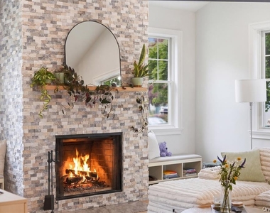33 Howland Avenue - Photo Thumbnail 5