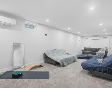 33 Howland Avenue - Photo Thumbnail 26