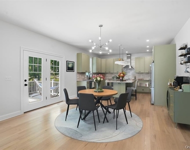 33 Howland Avenue - Photo Thumbnail 11