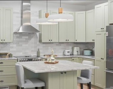 33 Howland Avenue - Photo Thumbnail 9