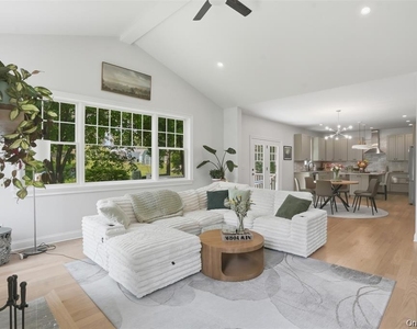 33 Howland Avenue - Photo Thumbnail 6