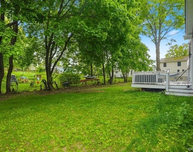 33 Howland Avenue - Photo Thumbnail 30