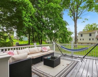 33 Howland Avenue - Photo Thumbnail 27