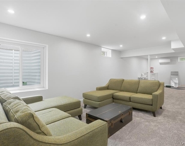 33 Howland Avenue - Photo Thumbnail 25