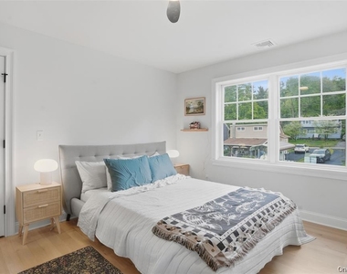 33 Howland Avenue - Photo Thumbnail 21