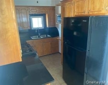 138 Eldorado Street - Photo Thumbnail 3
