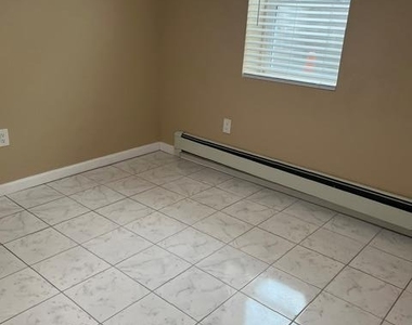 315 Cedar Court - Photo Thumbnail 13