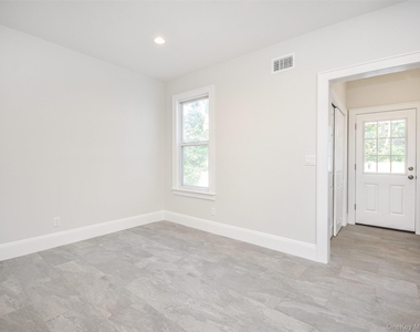 114 Sea Cliff Avenue - Photo Thumbnail 22