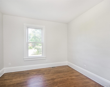 114 Sea Cliff Avenue - Photo Thumbnail 10