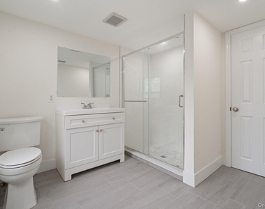 1228 Roanoke Avenue - Photo Thumbnail 4