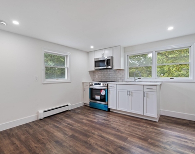 1228 Roanoke Avenue - Photo Thumbnail 2