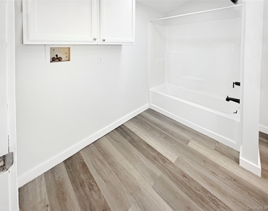 7 King Street - Photo Thumbnail 11