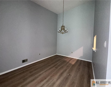 48 Crabapple Lane - Photo Thumbnail 6