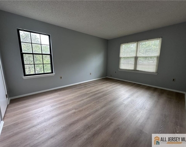 48 Crabapple Lane - Photo Thumbnail 2