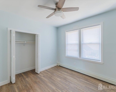 382 Summit Avenue - Photo Thumbnail 5