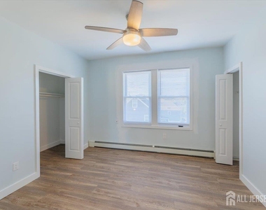 382 Summit Avenue - Photo Thumbnail 7