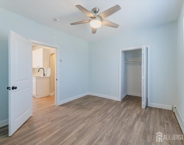 382 Summit Avenue - Photo Thumbnail 8