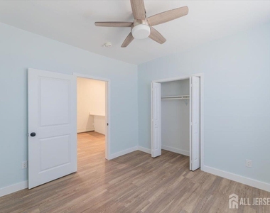 382 Summit Avenue - Photo Thumbnail 6