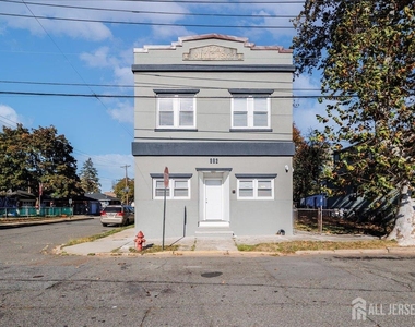 382 Summit Avenue - Photo Thumbnail 14