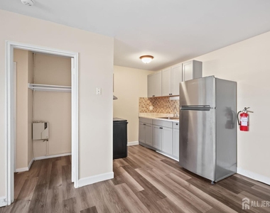 175 Buckelew Avenue - Photo Thumbnail 6