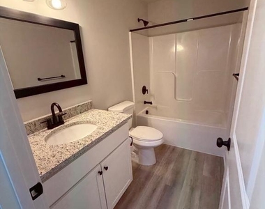 43 Lee Street - Photo Thumbnail 13