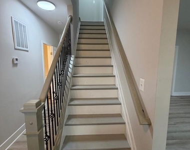 43 Lee Street - Photo Thumbnail 5