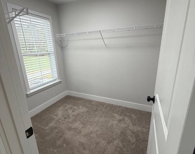 43 Lee Street - Photo Thumbnail 8