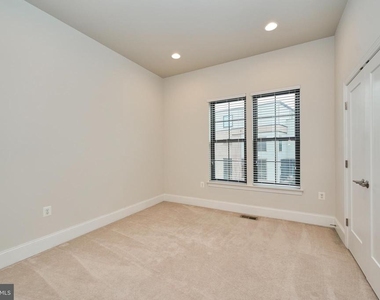 20442 Northpark Drive - Photo Thumbnail 31
