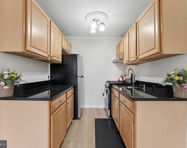 7704 Donnybrook Court - Photo Thumbnail 12