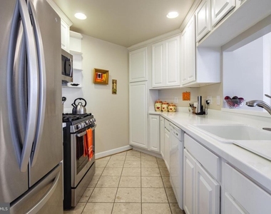 901 N Monroe Street - Photo Thumbnail 3