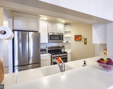 901 N Monroe Street - Photo Thumbnail 4